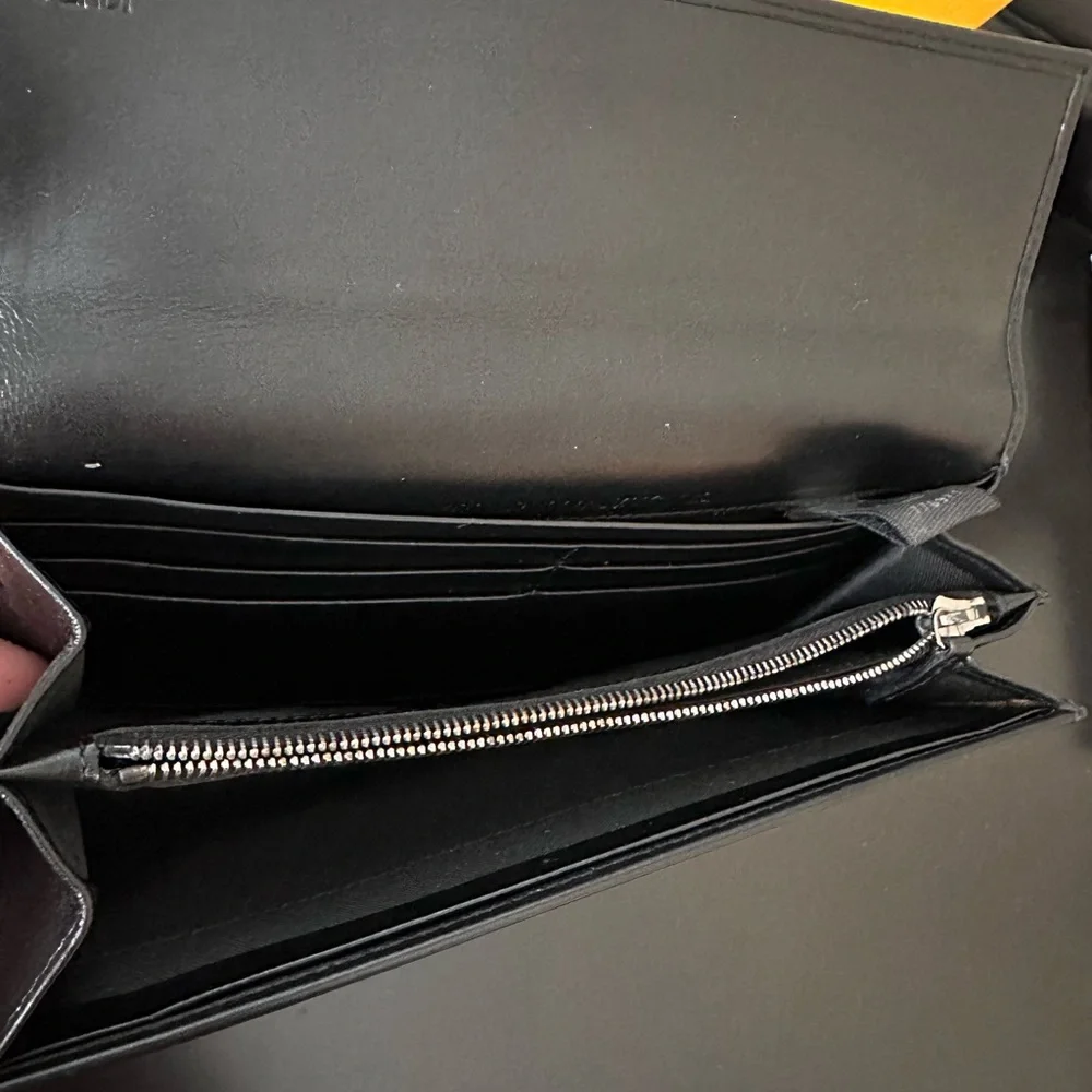 FENDI BAGUETTE WALLET PRISTINE CONDITION